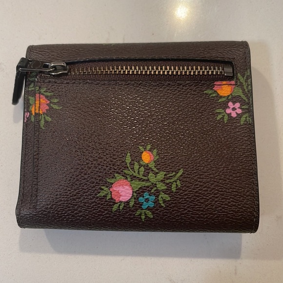 Coach Wyn Small Brown Leather Wallet with Floral Print - Picture 8 of 8